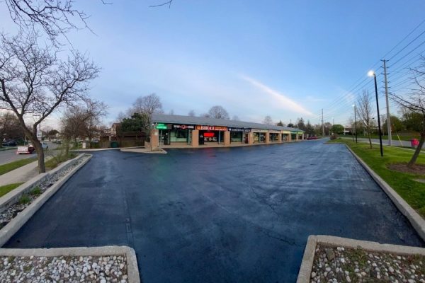 asphalt-sealing-for-a-commercial-parking-lot
