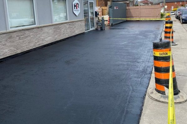 asphalt-sealing-in-front-of-an-office
