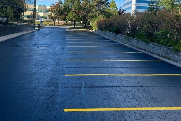professional-asphalt-sealing-for-commercial-parking-lot