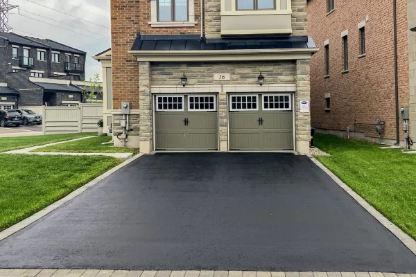 asphalt sealing for residential driveways